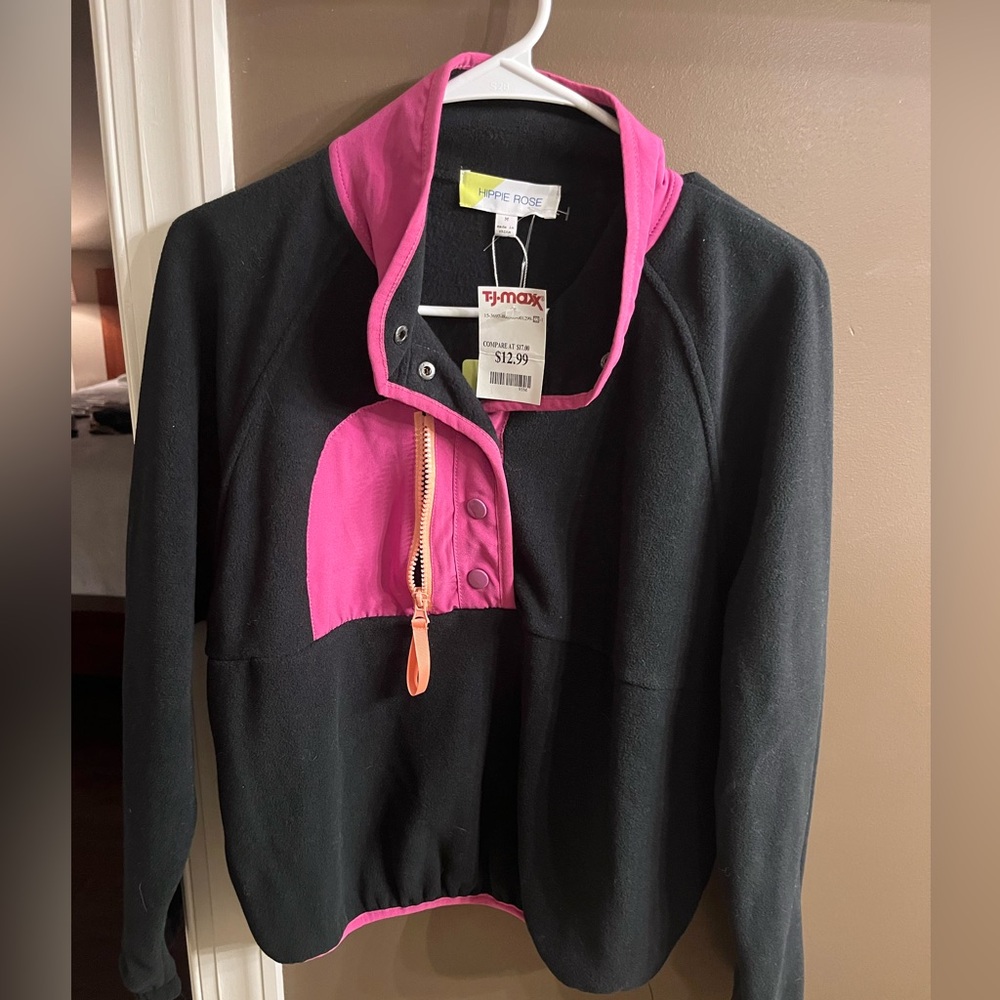NWT M Hippie Rose Black and Pink Fleece Pullover